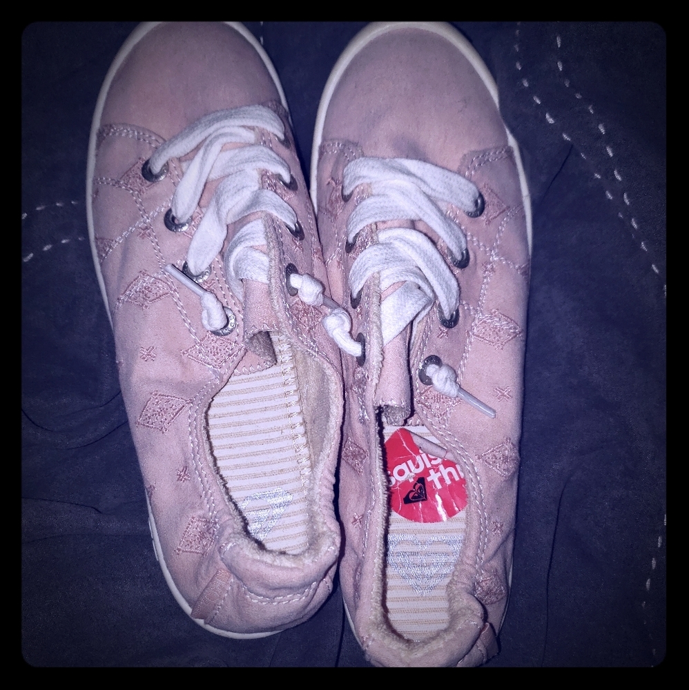 Size 6 Womens Roxy pink canvas sneakers